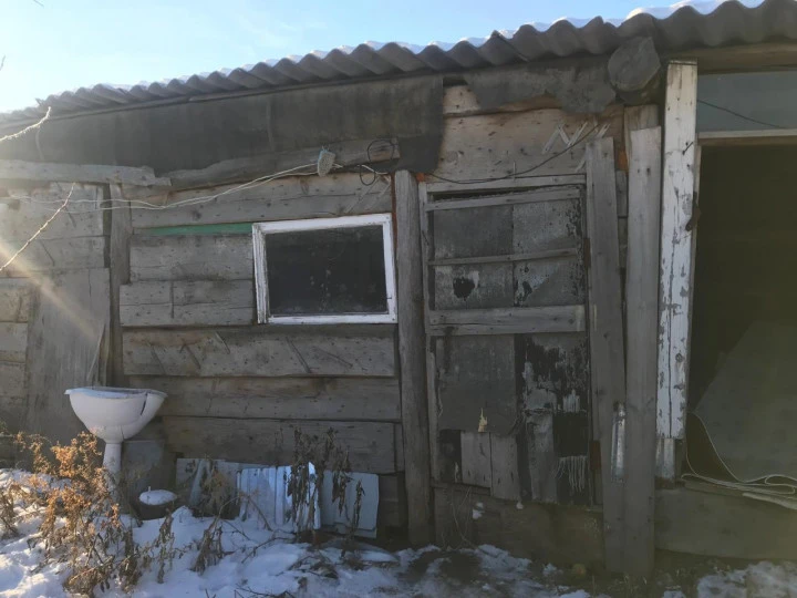 Часть жилого дома площадью 49,5 кв. м и земельный участок 300 кв. м в с. Воскресенское Саратовская области